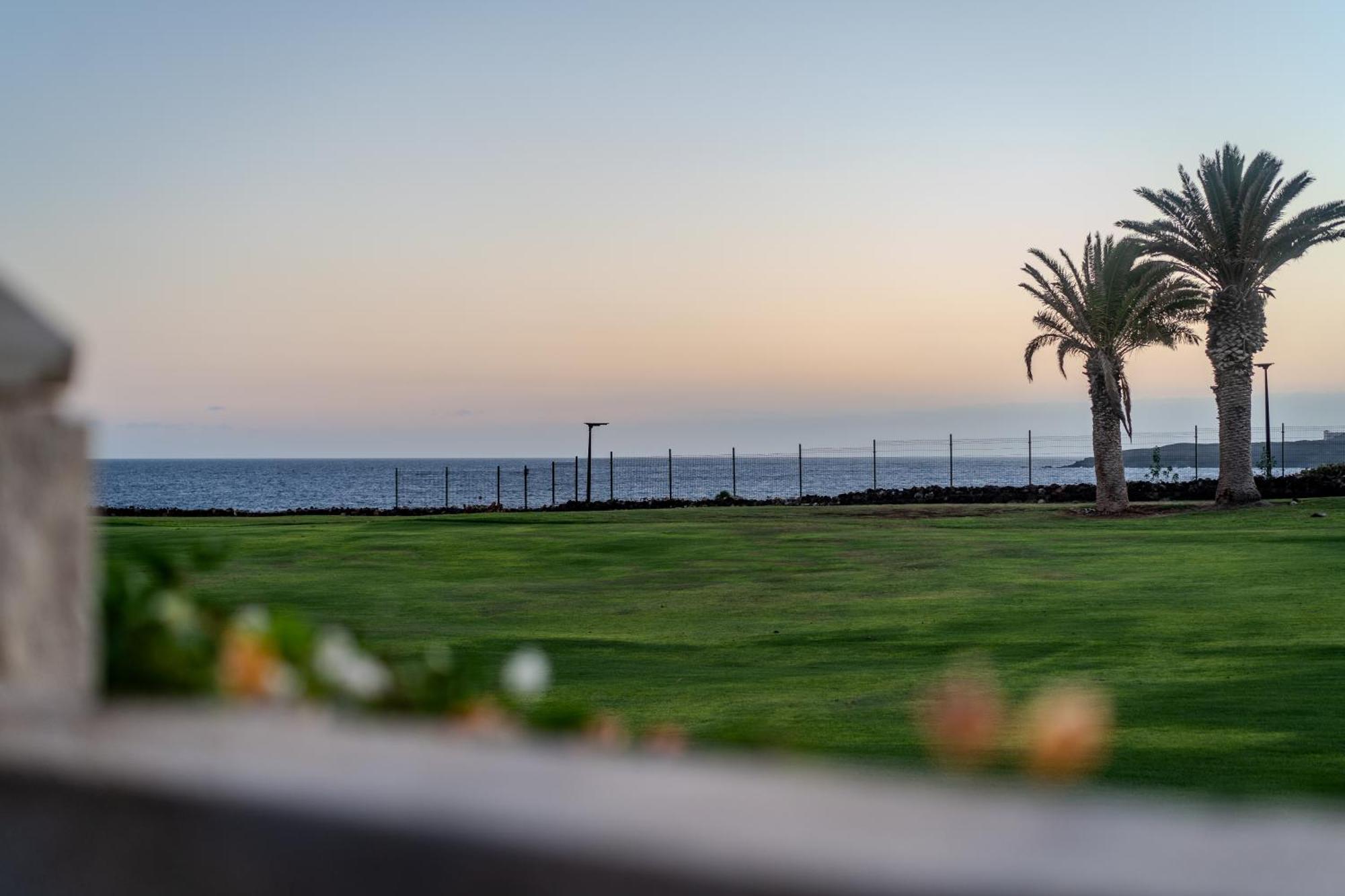 Oceanfront - Amarilla Breeze Holiday home *